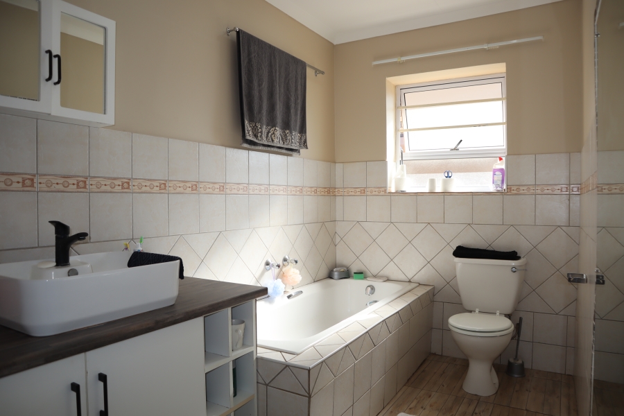 3 Bedroom Property for Sale in Wavecrest Eastern Cape